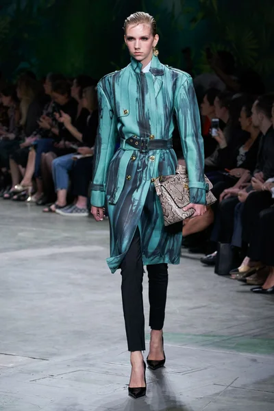 Look 13